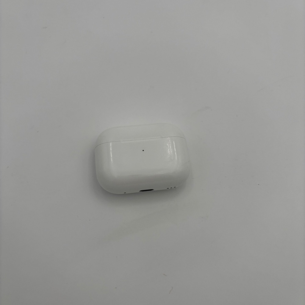Apple AirPods Pro 2nd Gen Case A2968 White Excellent USB-C MagSafe Charging Case